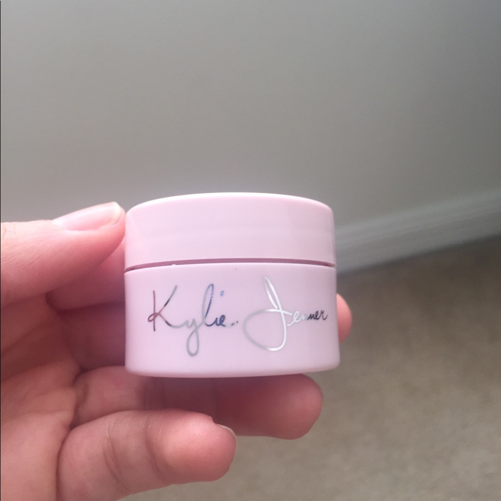 Kylie Jenner highlighter